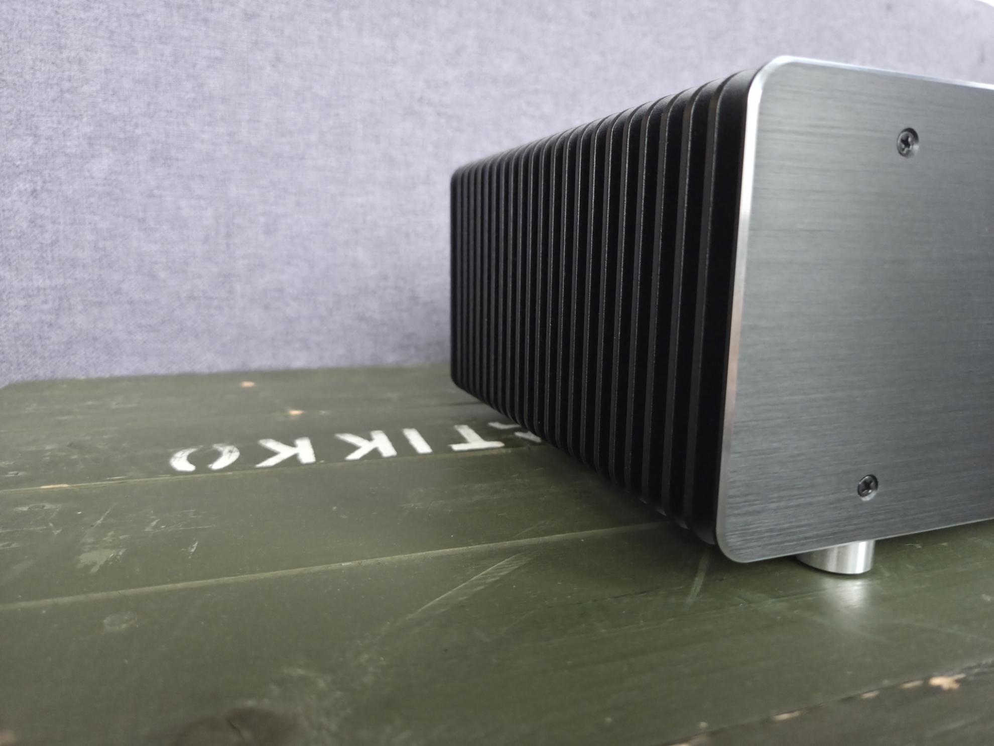 IXION Aether, detail van koelribben